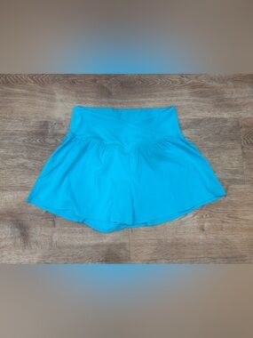 High-Rise Athletic Shorts in Bright Turquoise